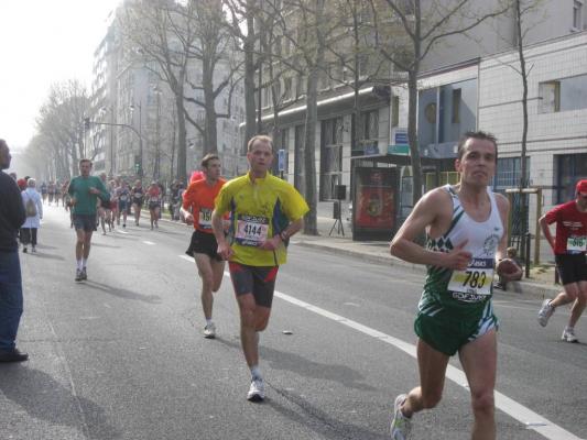 Marathon de Paris 2009 - Au 22.5 Kms Avenue Daumesnil- 1